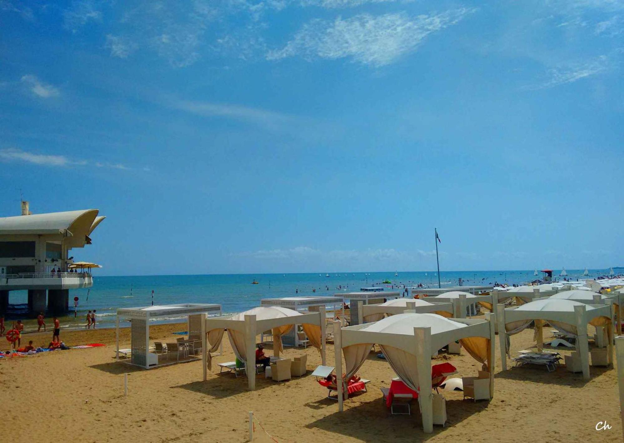 Apartment In Lignano Sabbiadoro 21778 Exteriör bild